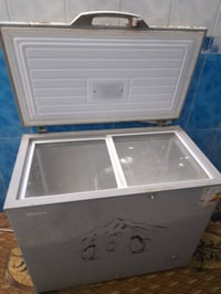 مجمده نظيفه للبيع شرط الفحص السعر ٢٠٠ وبيهه مجال الاستفسار ٠٧٧٠٩٣٤٨٢٩٧...