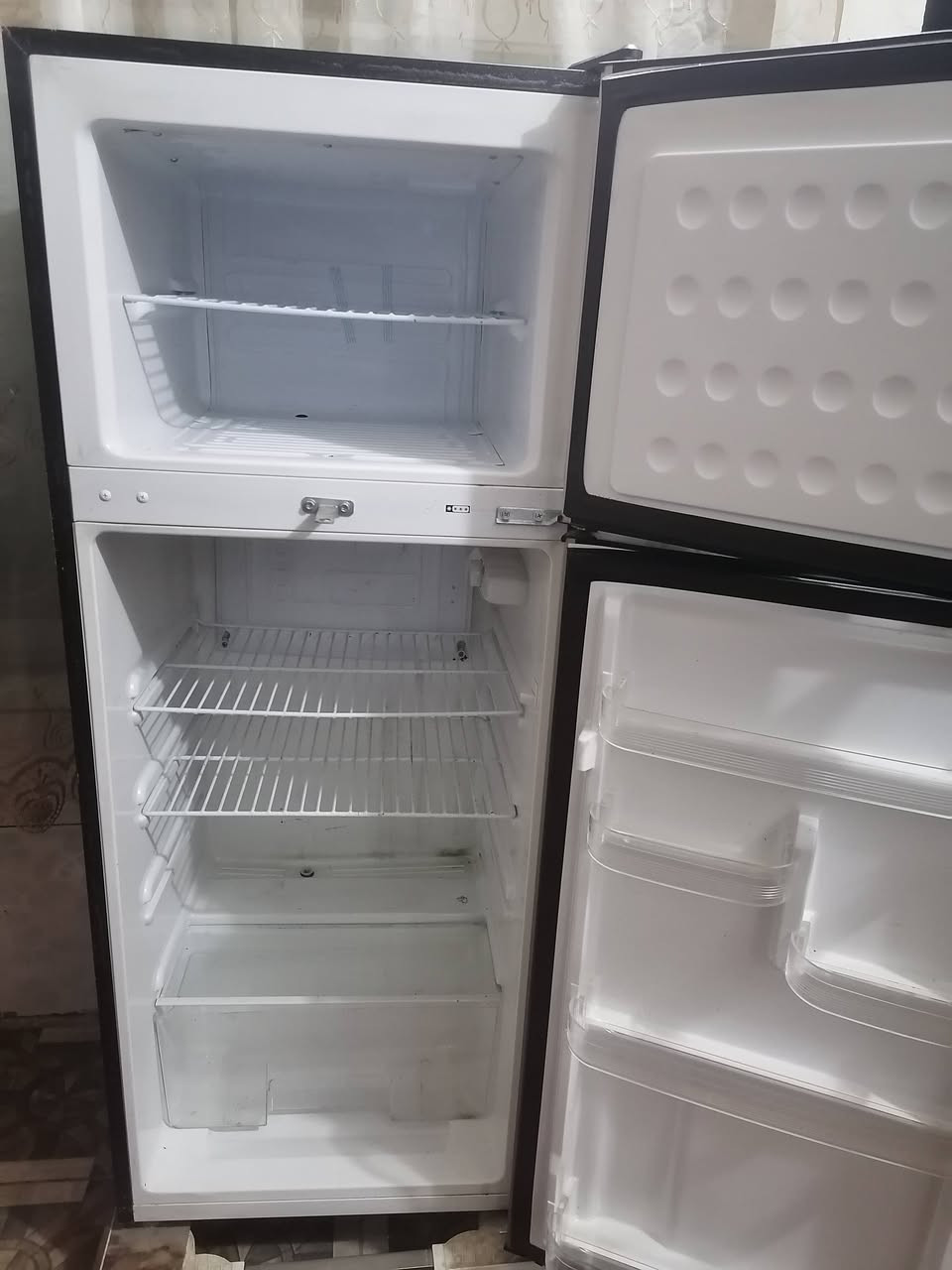 ثلاجة للبيع سعر ٧٥ الف
بيها انسداد بأنابيب تجميد الفريز فقط
بابل.. حلة
***********
اتصال فقط
