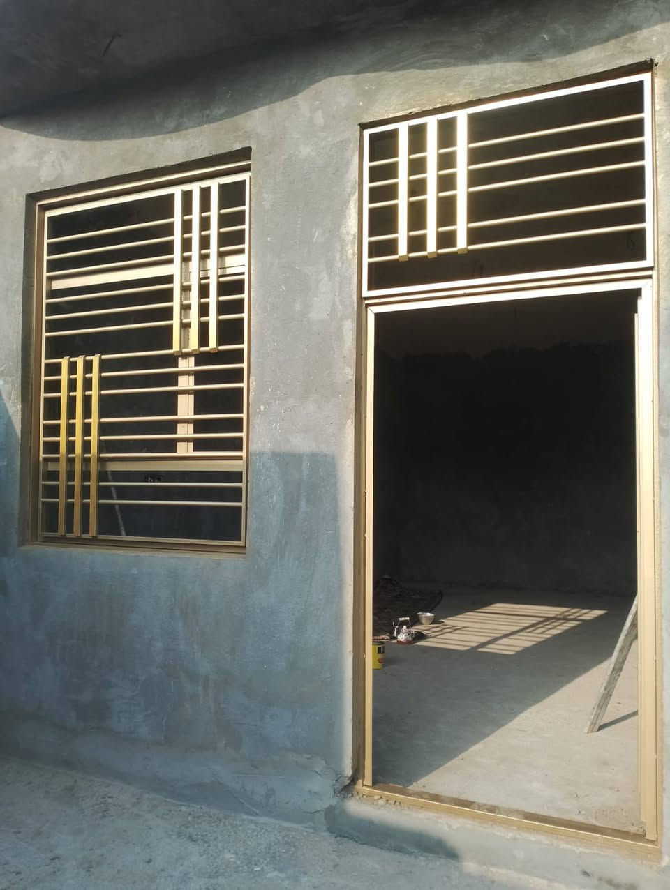 صباغ أبواب وشبابيك بسعار مناسبه ***********
