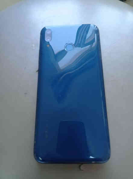 هواوي واي ٩. ذاكرة ٦٤ شغال ميه بالميه. بس بصمة اصبع عاطلة. وبصمة الوجه تشتغل. سلس وسريع الأصلي . سعره 50 ألف الشراي يتصل . كربلاء. ***********
