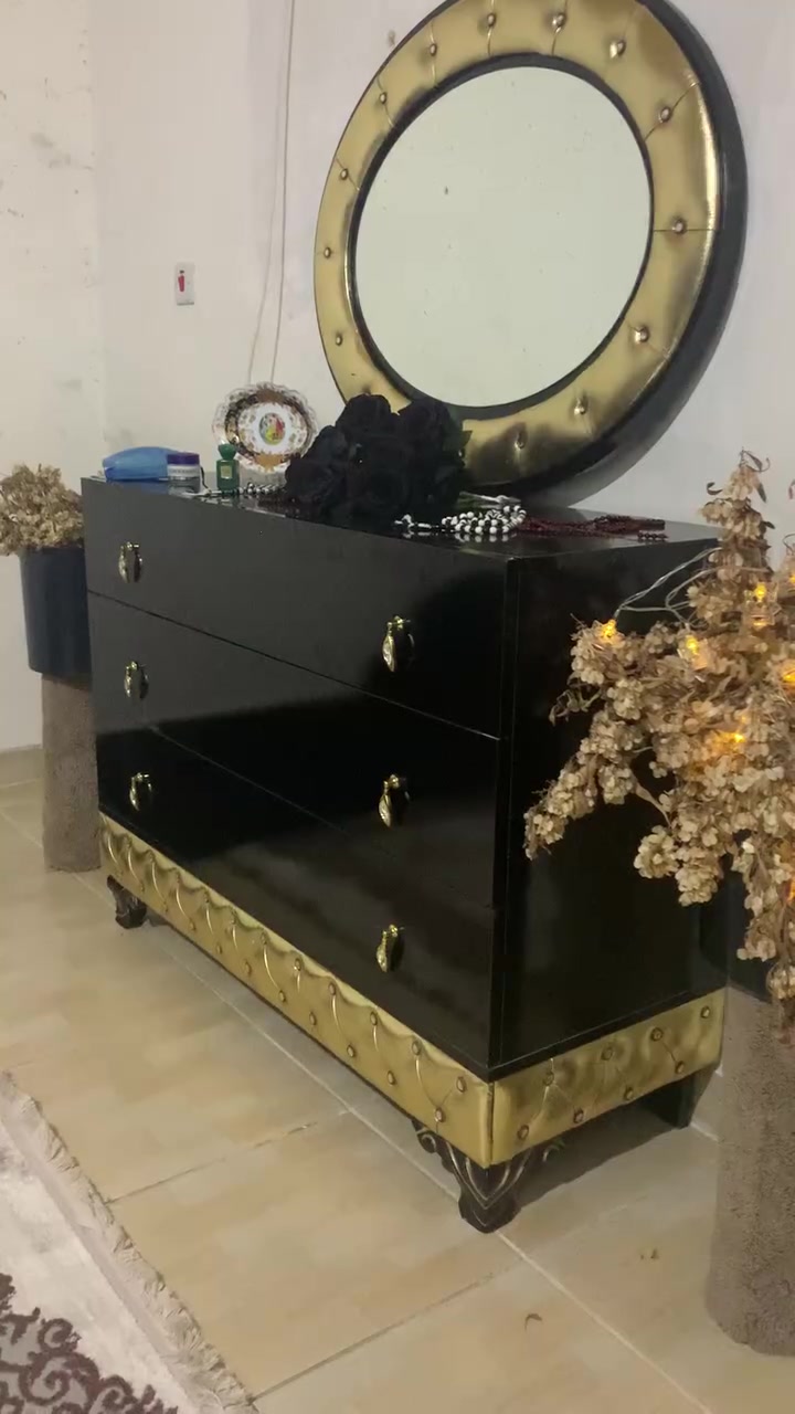 غرفة نوم للبيع   اسود  لون آسود عل ذهبي


**إذا كنت صاحب هذا الإعلان وتريد حذفه لأي سبب، رجاءا أرسل رسالة إلى الدعم الفني**