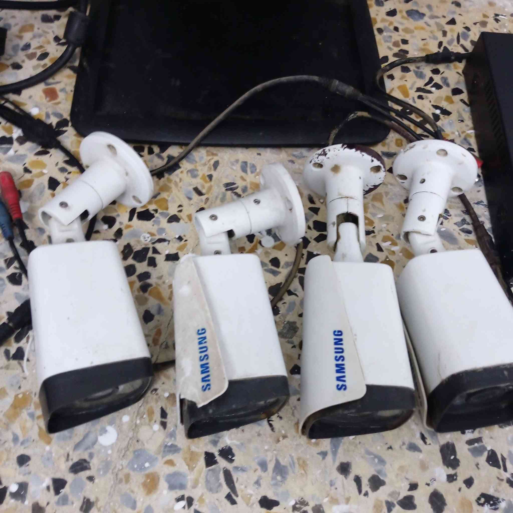 كامرات اصلي سامسونك جهاز مع محوله شاشه حجم 24رقم ***********
