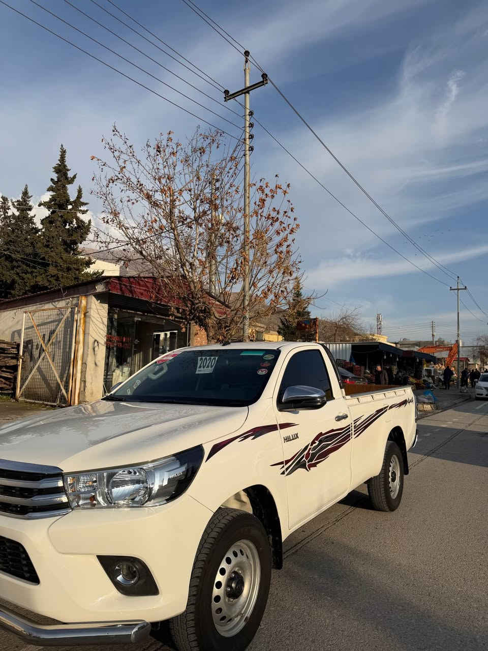 تويوتا هايلوكس تاك 2020 سياره كي زور خاوين جوانه نمونه يه له جواني 124 هه زار حقيقي رويشتووه دينار مه سروفي تيدانيه هه موو له سه ر ده قي شه ريكه يه گئر مه كينه كارابايات ته قه و ره قه ي به شه رته بي بوياغه ٢ په له ساردي هه يه 
*********** أربيل, العراق
