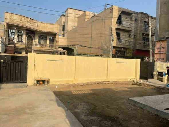 بيت ٤٠٠متر للايجار  اربع غرف نوم وصالة ومطبخ وخدمات عدد ٢ للاستفسار مراجعة مكتب المسعودي للعقار السيدية شارع الأمن ***********
