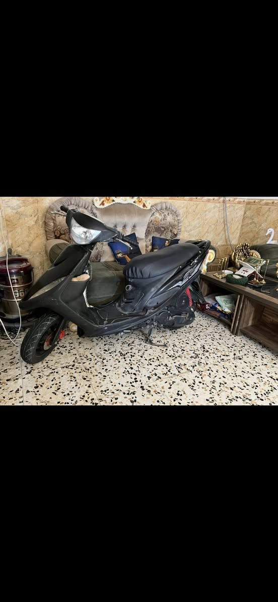 سلام عليكم 
دراجه ماكس عدله 
ختم واحد من التاير لتاير اطابقه وياه المحرك وشوفه بعينك 
لون اسود 
مال رمبه لا معدل بيه شي ولا ابدل شي بيه تجاري كله بلاد بلاددددي ارجع اكررر ابلاديه الدراجه 
نكره سلف تشتغل كله شغال بيه 
ماكو نقص بيه 
فقط شويه اطلع دخان اطلع دخان  
سعرها 550وبيه مجال قليل 
مكاني حله نادر الثالثه تجي تاخذه من البيت لا تتصل عليه تكلي تعال لفلان مكان 
من بيت تاخذه 
رقمي ***********
