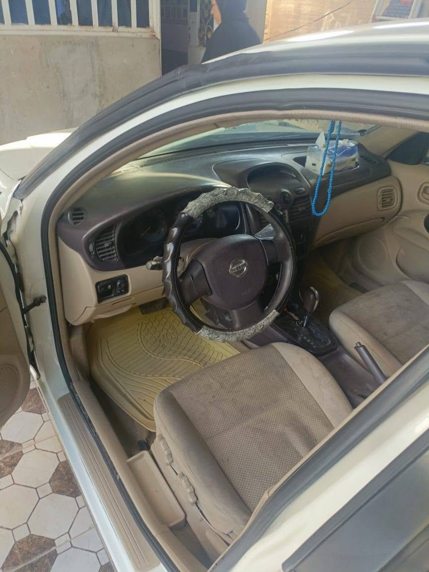 نيسان 2009  للبيع سياره نضيفها خير من الله مكينه كير جدد بيها 3 قطع صبغ بدون داخل سعر 87 وبيها مجال حك جيه ***********
