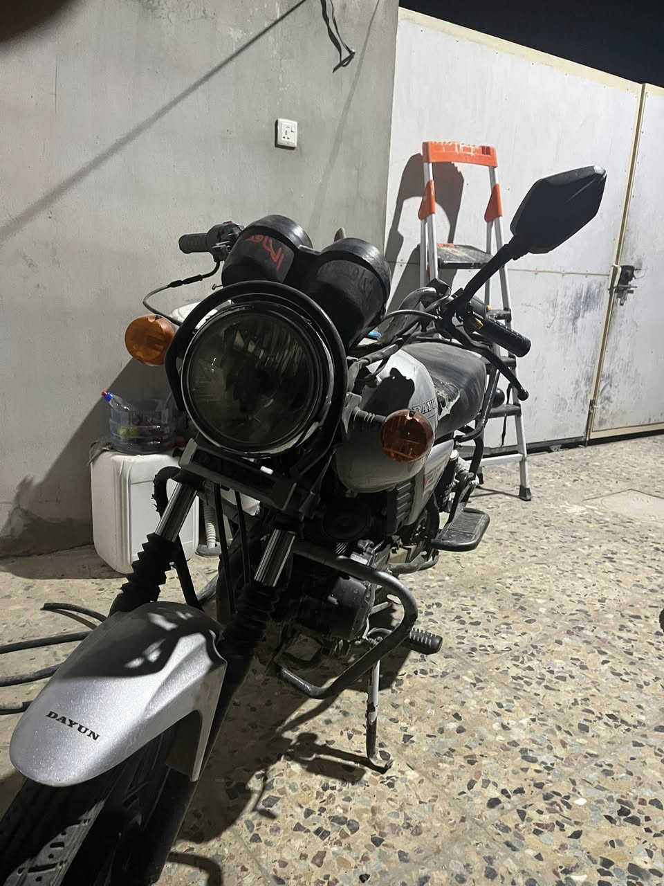 للبيع دايون موديل 2019 نضيفه حيل مكينه برغي مامفتوحه دشبول شغال متروكه اسبوعين بسبب البوربلن بلتاير الخلفي دراجه مابيه نقص اي مكاني كربلاء طوريج *********** موجود واتساب
