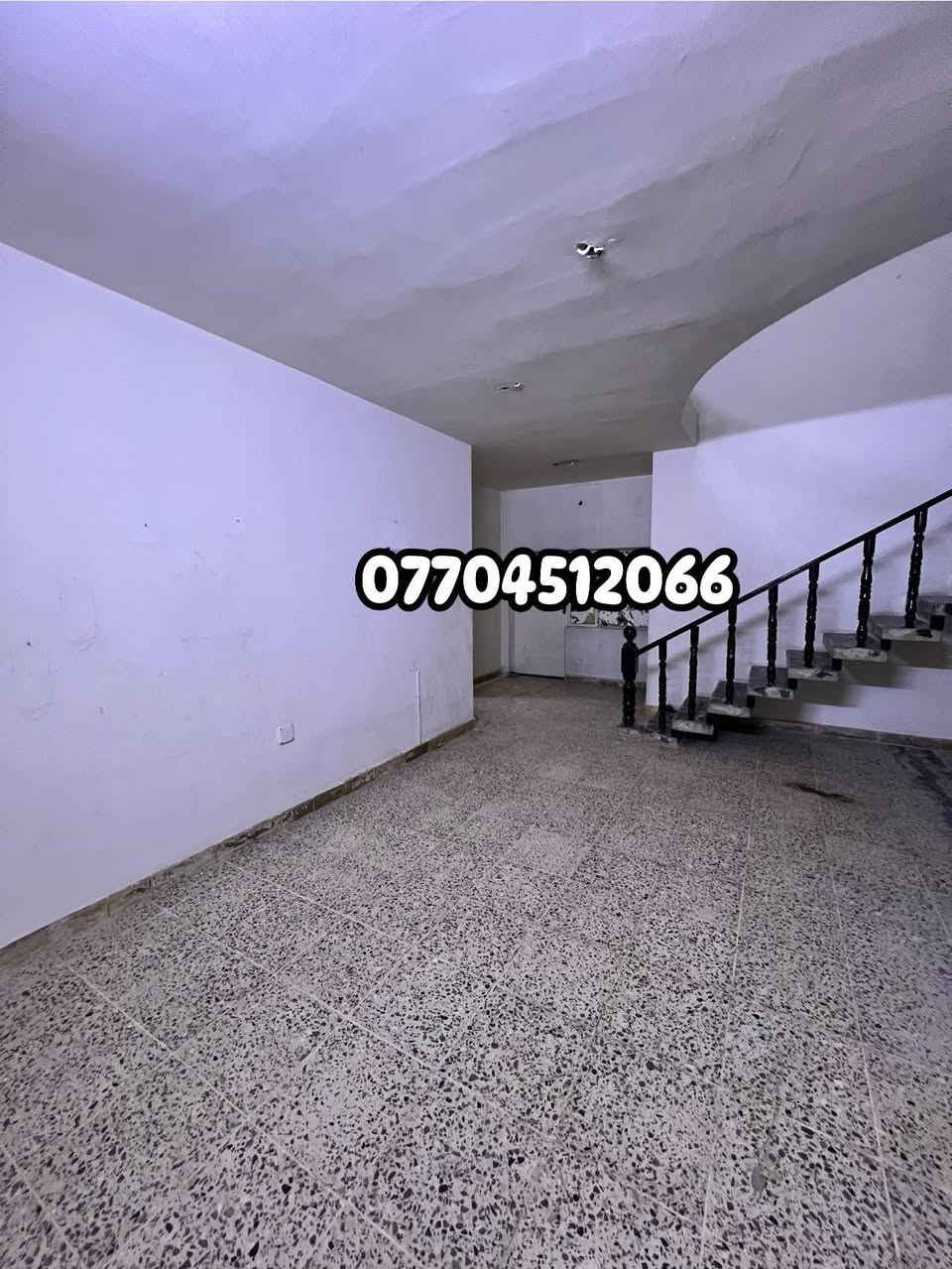 للايجار في السيديه
#بيت مساحه 300 م نضيف جدا موقع مميز

محتويات العقار ⬇️

4 غرف نوم كبار من ضمنهم ماستر +صاله كبيره سويت +هول داخلي واسع 

وخدمات عدد 3 

وكراج وحديقه

للاستفسار

***********

***********

واتساب
