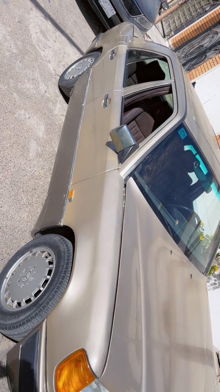 مارسدس دب موديل 1991
مكينه وكير بطه 2500 خير من الله وصدر امامي وخلفي نضيفات غرفتها نضيفه وكراسي كهرباء شغاله ودواخلها نضيفه وقواعد الدبل سليمه  وكهربائيات شغاله طقم تايرات جديد
 والسياره بسمي تحويل ثاني يوم رقم بغداد السعر 55 ورقه  العنوان بغداد البياع
الاتصال على الرقم
*********** 
 ***********
