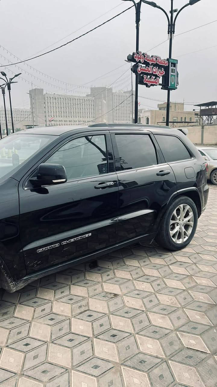 السلام عليكم جيب كراند شيروكي ٢٠١٩
اوفرلاند فول مواصفات (جكات -رادار جانبي وخلفي-الخ…)
محرك 5700 Hemei
داخلة كلين(بل عراق صار بيهة صبغ جاملغ ايمن فقط)
ماشية ٧٣ ميل
السونار موجود بل صور مكان سياره الديوانية السعر 250 وبيها مجال 
للاستفسار ***********
