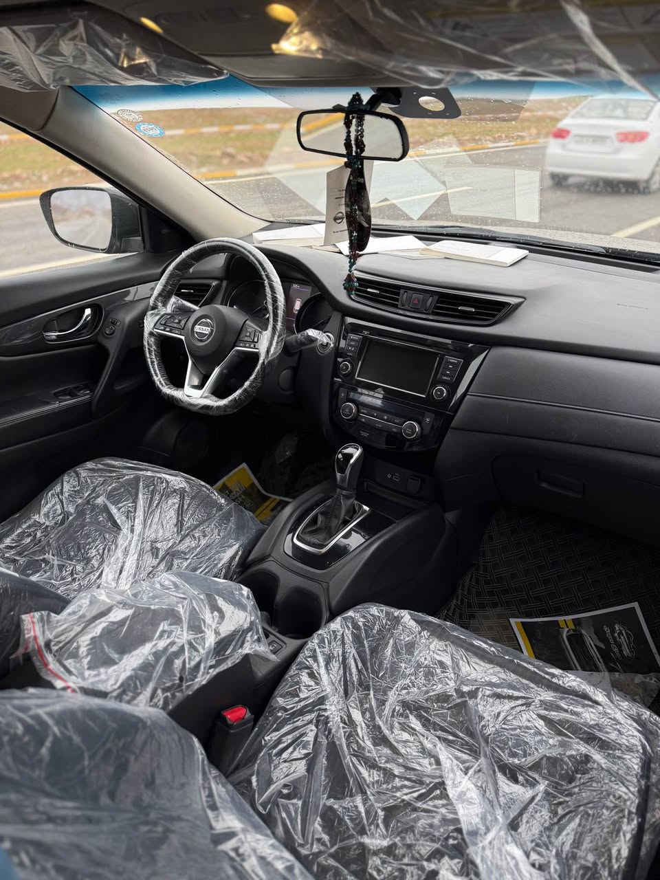 نیسان رۆگ ٢٠١٨ sدەبڵ اکسل   
سبوخی نیە -٣شوێنی بچوکی ساردە 
فول فول مواسەفاتیSV  مید نایت -بەسمە-ڕادار٣٦٠ -کوشن هیتەر-شاشە گەورە-٥ کامیرە -تەبرید لەمس -لایت دەبڵ عەدەسەی بیلادی زۆر مواسەفاتی ترر 
چوار تایەی نوێیە 
گێڕ و مەکینەی بە شەرت نەکراوەتەوە 
سەنەوی نوێیە -بە ناوی خۆمە
*********** كويسينجاك, أربيل
