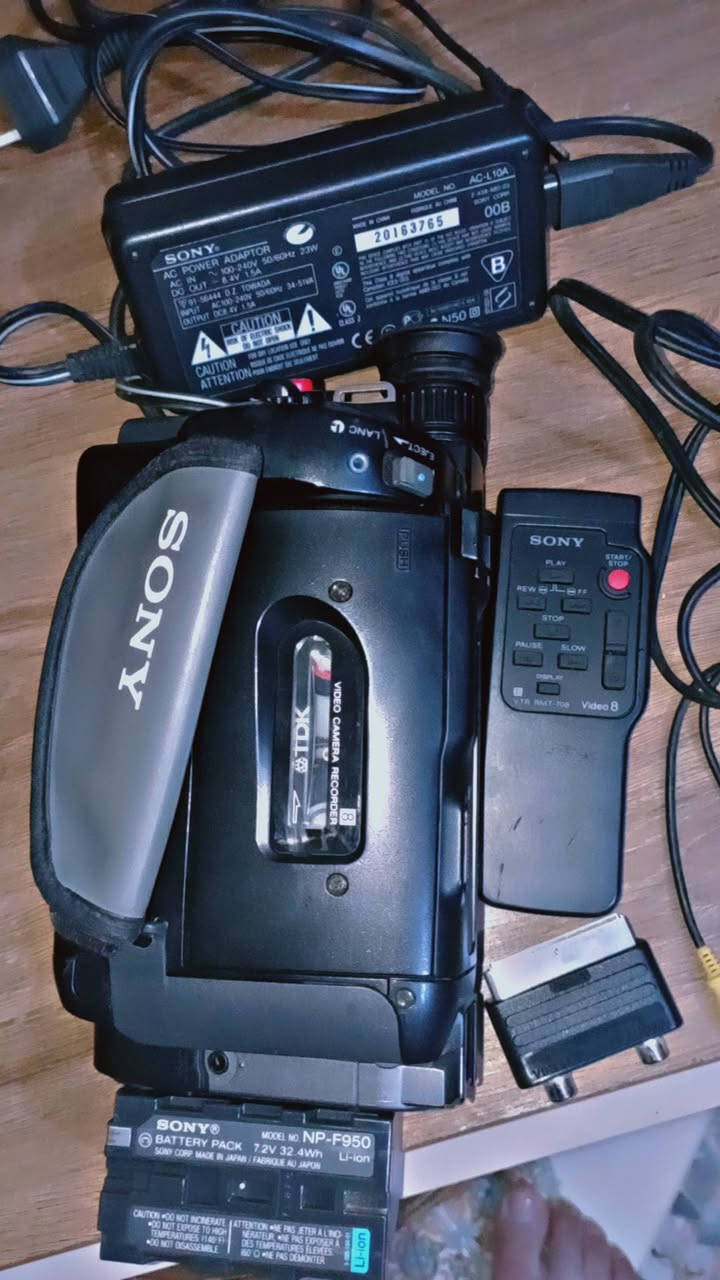 كاميرا سوني SONY كامله ملحقاته موضحه بلفيديو وياها ريمونت الاصلي وشاحنته الاصلية وكيبلاته  وسكارت مالته وفيشة وكيبلات وبطاريات 2 مالته الاصليات  والجنطه كاملة مكملة شرط الشغل  السعر ١٢٥


**إذا كنت صاحب هذا الإعلان وتريد حذفه لأي سبب، رجاءا أرسل رسالة إلى الدعم الفني**