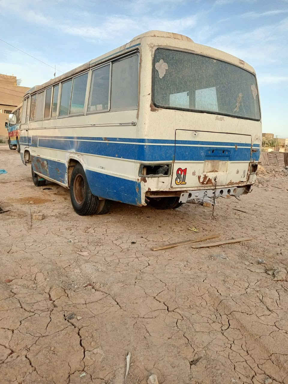 سلام عليكم للبيع كوستر  بدون مكينه وكير  ست وياله حدد سياره بلاديه ***********
