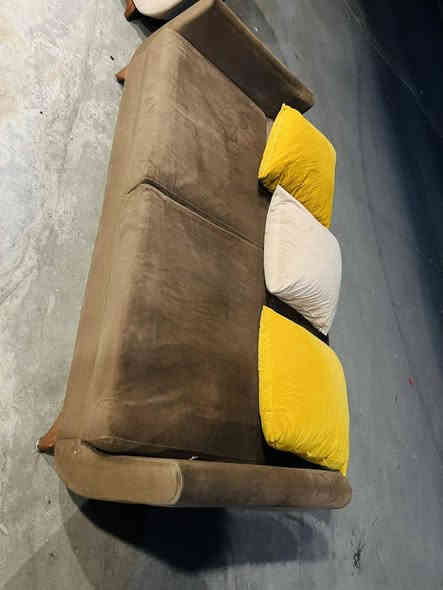 السلام عليكم تخم مستعمل نضيف تركي 10نفر رقم الهاتف ***********
