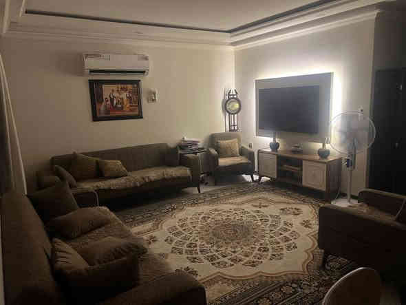 السلام عليكم
شقة للبيع _ في مجمع الرفاه السكني  منطقة البلديات مساحة الشقة ١٦٠ متر  ( طابق الثالث ) استلام جديد وجاهزة للسكن تتكون من ثلاثة غرف نوم نوم و صالة و مطبخ و صحيات عدد (٢) وبلكونات عدد (٣) جديدة   تحتوي على مطبخ كامل وتم عمل ديكورات للشقة  + انارة ظاهرية وإنارة مخفية  للشقة كلها علما انها تحتوي نظام تبريد سبلت في كل غرفة + نظام الغاز انابيب + نظام إنذار الحريق +موقف سيارة خاص بالشقة علما بان العمارة مجهزة بالكهرباء ٢٤ ساعة و مصعد عدد (٢)  علماً توجد في كل طابق أربعة شقق فقط ونظام امن  السعر ٢٩٠  مليون وبنظام الدفعات ميسرة  لمدة ٧ سنوات 
الاستفسار على الرقم 

0776 163 0217
