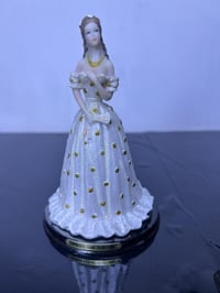 متوفر تحفيات جميله   كل قطعه وسعرهه   للاستفسار 07765265883  يوجد توصي...