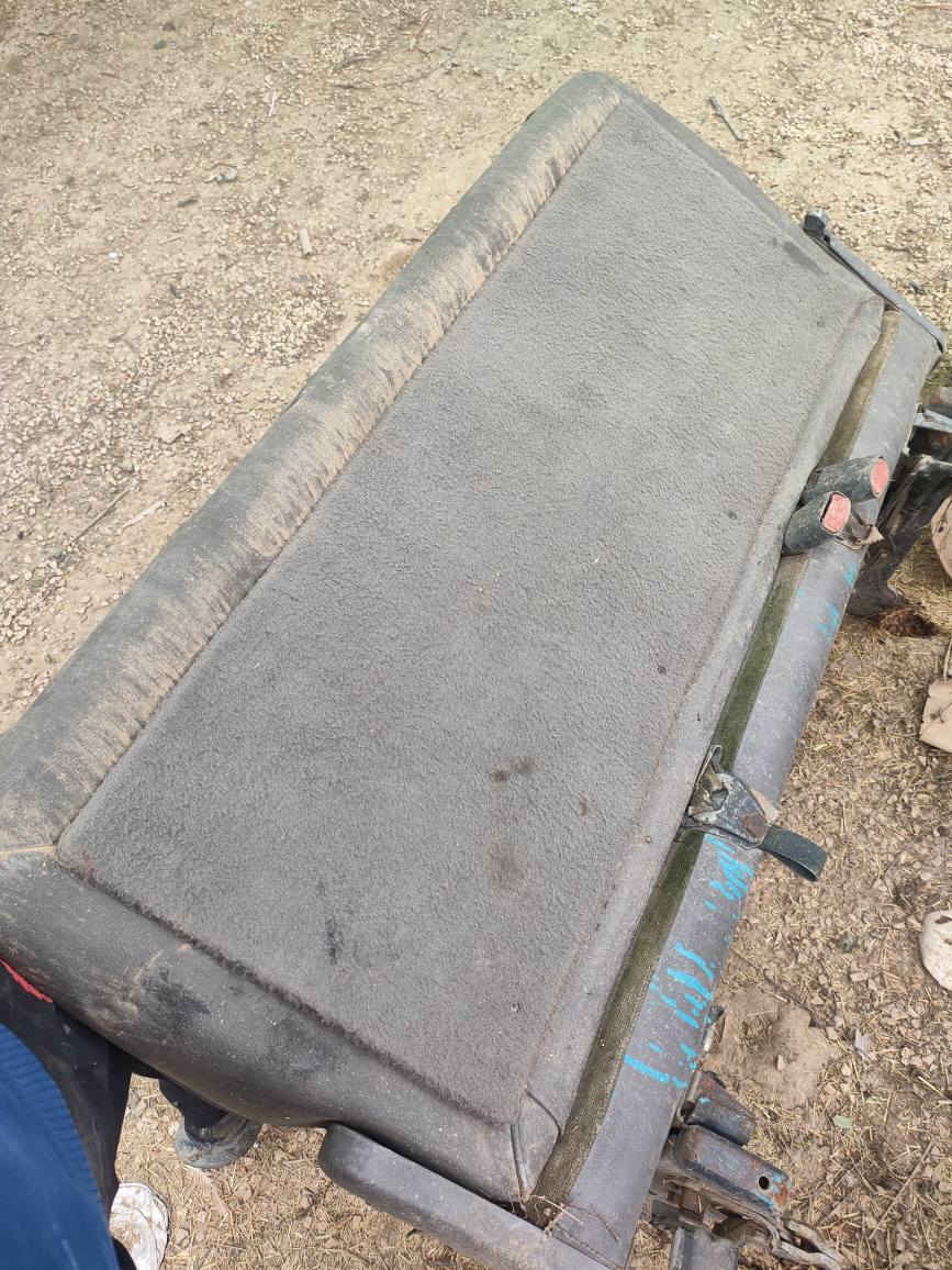 كوشنى ناوةراستى ميني پاس
زؤر خاوينة سعرى 75هةزار 
*********** شوين هةولير أربيل, العراق
