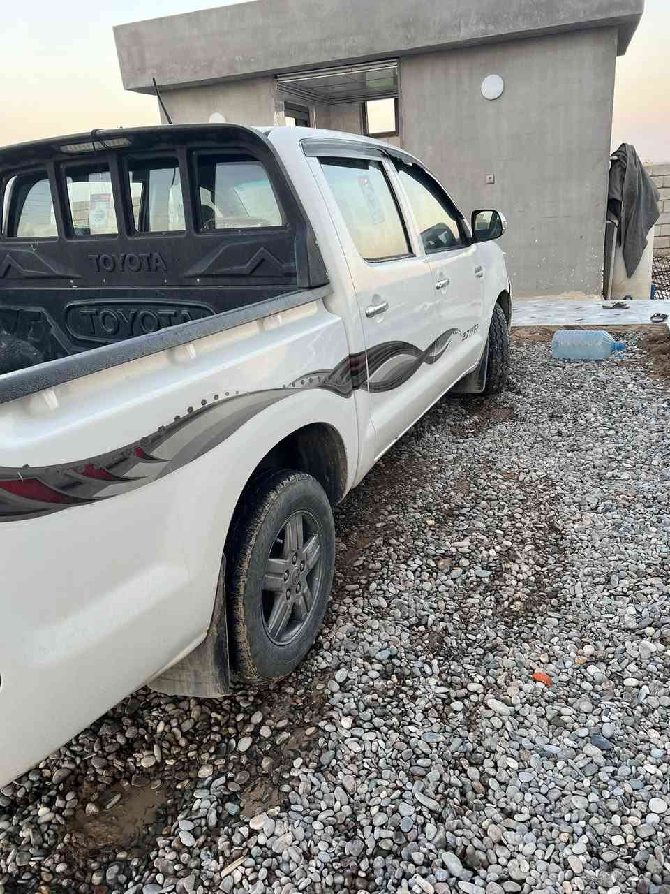 السلام عليكم هايلوكس 2013اسليمانيه بسمي شاصي 12 مبدل چاملقً امامي بلادي بدون دواخل بيه حالوب بل قماره قليل السعر خاص و التصال عل الرقم /***********
