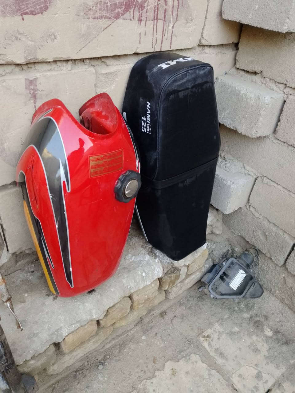 مكاني ناصريه مركز حي اريدو
زوج ويلات جدد هوه وتايراتهن جوبلس جدد ب٤٠ 
تانكي جديد هوه وصفاحه ب١٠ 
كشن اصلي جديد ب١٠ 
شوته جديده ب٢ 
سله خلفيه ب٥ 
كابريتر ب٥ 
طبله زنجيل ب٧ 
طبلة بريك ب٧ 
صدر بارت كامل جيب وشد شغال وما بي شي ب١٥ 
دبلات خلفيه هنه ولعربانه كاملات جيب وشد ب١٠ 
محرك بارت شغال لا نضح ولا بخار ناعم كلش ب٥٠ 
بدالات اصليه ب٣ 
***********
