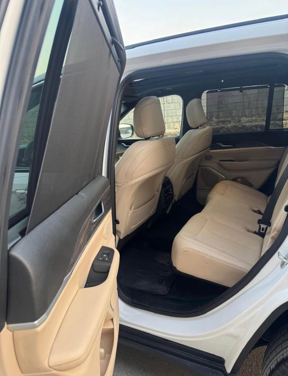 Jeep Grand Cherokee Limited      PLUS 
فول مواصفات 
23 هەزار رۆشتوە 
مۆدیل 2023
کورتە واتا پێنج نەفەریە
6 پستۆن  بانزین
دەبڵ ئەکسل 4x4
ناو زەرد بیلاد 
رادار 360
کامێرا 360 
کوشن ساردو گەرم
كوشن خه زن 
حاسە پێش و دوا 
بۆنیت + چەمەلەغ لای سەکن بۆیاخه
ایرباگی سوکان وداشبول + شان لای سەکن تەقیوە گۆڕاوە بەشەریکە واتا تێگیراو نییە بە شەرتی فەحس
راديتر و پانكه هه موى بيلاديه به شه رت  
هيچ نوقسانى نيه 
رەقم نییە 

0770 092 2002 السليمانية, العراق
