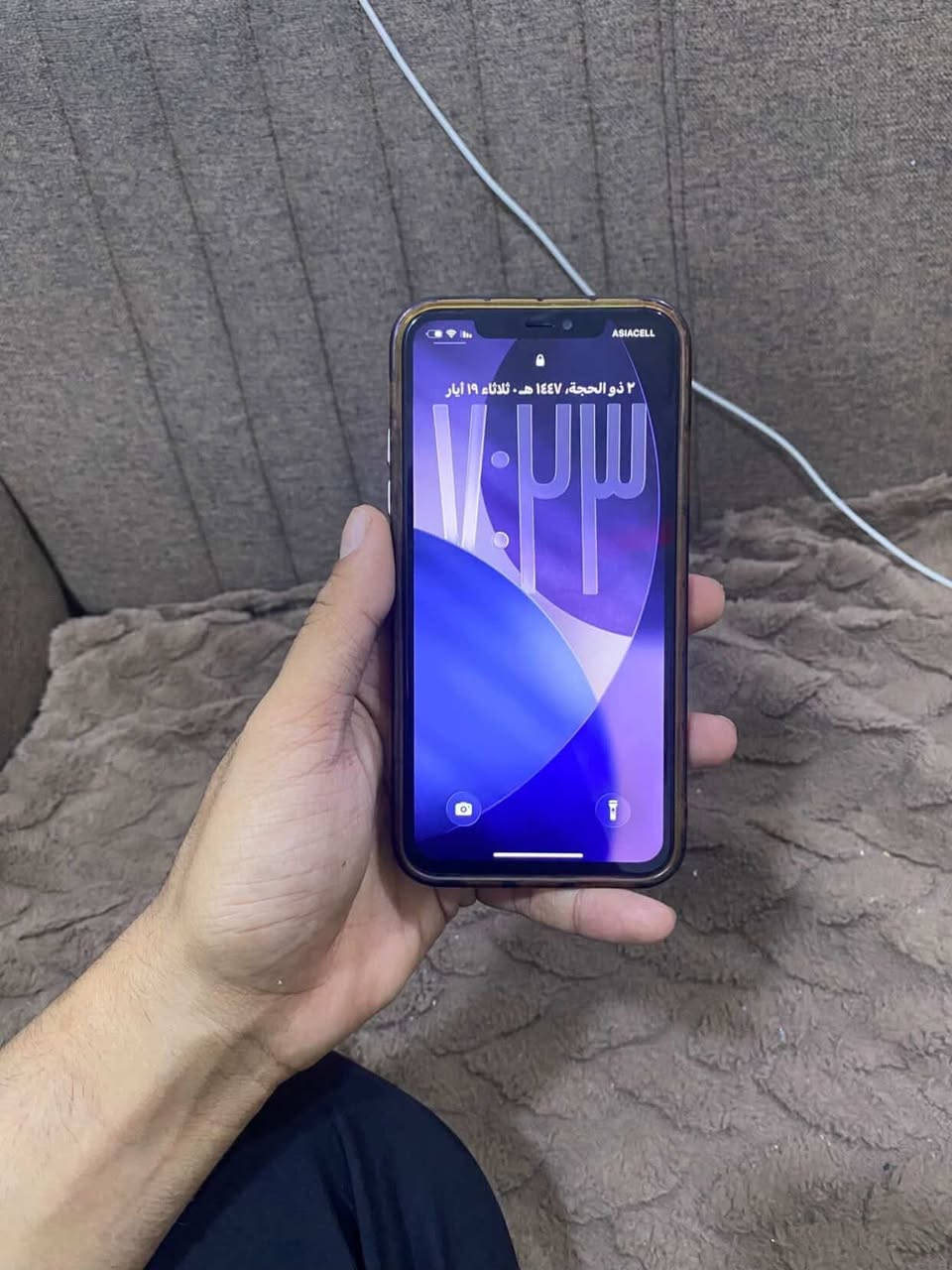 ايفون  11 برو ماكس  مبدل بطاريه فقط وبطاريه اصليه ذاكره ٢٥٦ وبطاريه ١٠٠  الجهاز نضيف بي شخطات خفيفات بلشاصي ويا فقط شاحنه سعره 350  // ***********
