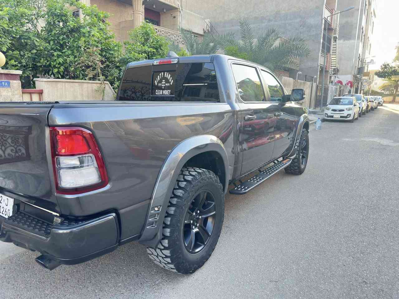 (بسم الله الرحمن الرحيم)
رام بك هورن بلاك توب 2022 V8 5.7 فول نشاط باب طويل بدي قصير المرغوب ماشية 39 الف مايل حادثها من امريكا بابين مرفوقة وية الصور و بيهة بنيد مبدل و مصبوغ مال  ربيل و بيهة بارد كلش صغير و الداخل مدوشم لون قيسي مشمشي فول مواصفات عدة الفتحة كشنات تدفئة و استيرن تدفئة و الشاشة الجبيرة كشنات منفصلة و كهربائية و عليهة غطاء بدي 400$ و مشدودة منظومت غاز اليطالية باربيل 700$ ماكو صرف السيارة جاهزة ع الاخير 
السعر 350 ورقة و بيهة مجال بسيط 
التواصل ***********
