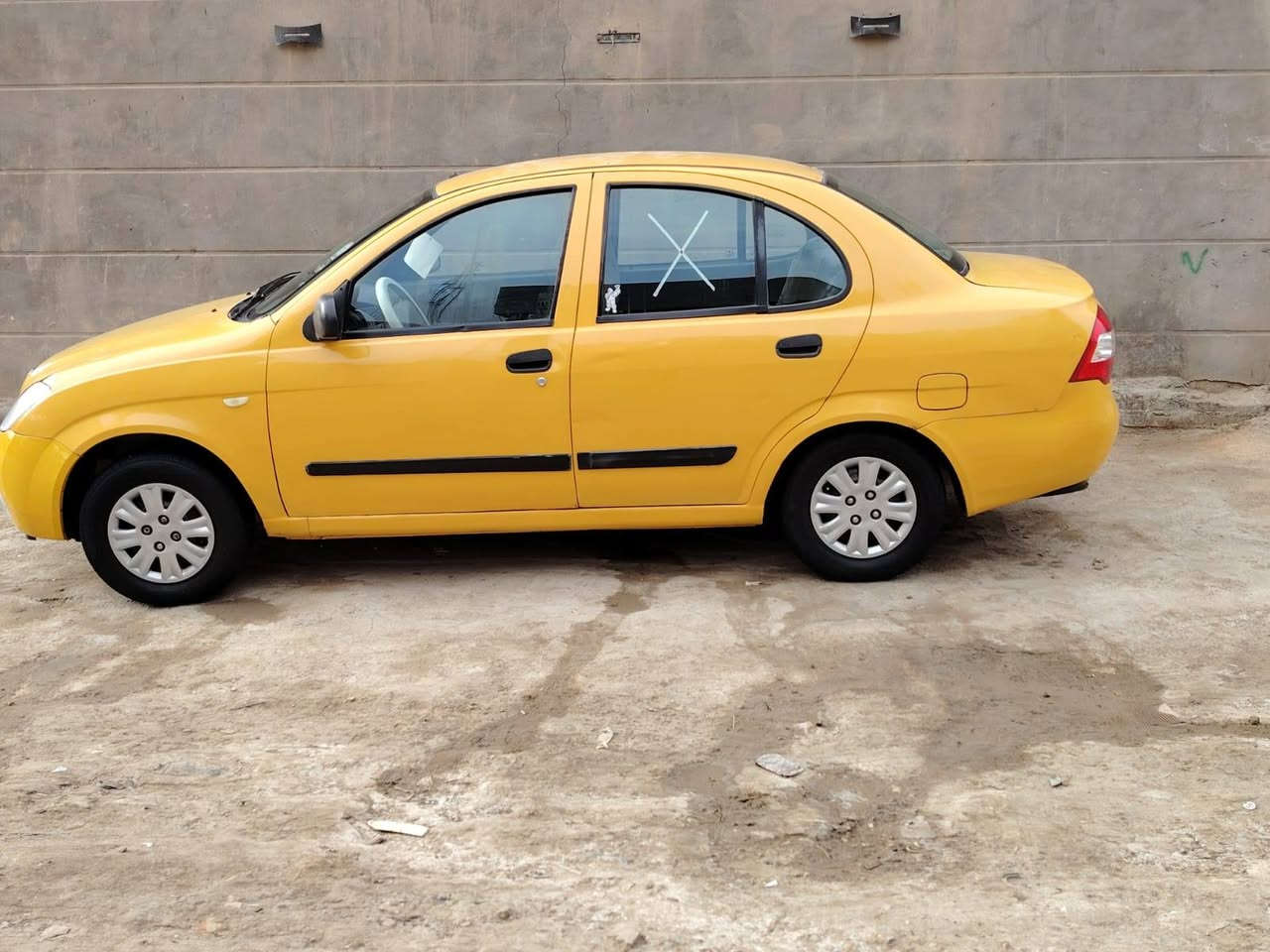 سلام عليكم سياره طيبه للبيع موديل 2015سياره جاهزه برقي ماناقصه بس المكينه بيه خيط بخار تخم تاير تبريد جاعز سنويه ساقطه صارله اسبوع مكان الدوانيه السكان التصال على الرقم ***********
