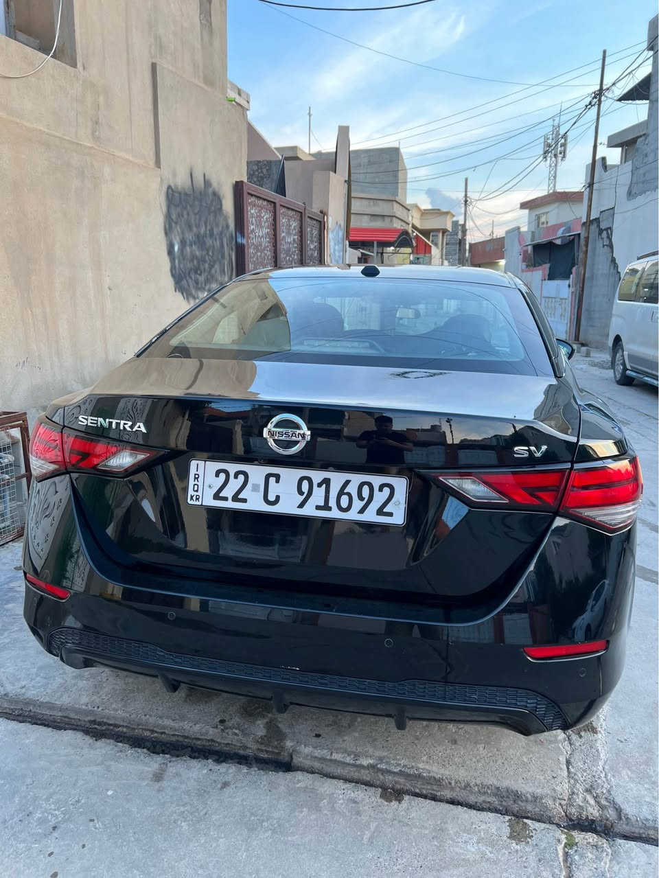 سلام وعليكم 
نيسان سينترا موديل 2022 
سيارة جيديد موصفات svمعروفه 
بصمة ابواب بصمة رادار امامي او جانبي 
سيارة بي 4 قطع كلير امريكا كبس ايرباك بيلدي 
ماشي 45 
سنوي و رقام جديد بسمنا
سعر 119. او مجال قليل 
رجا اذا مو شراي لا تخابر 
م *********** كركوك, العراق
