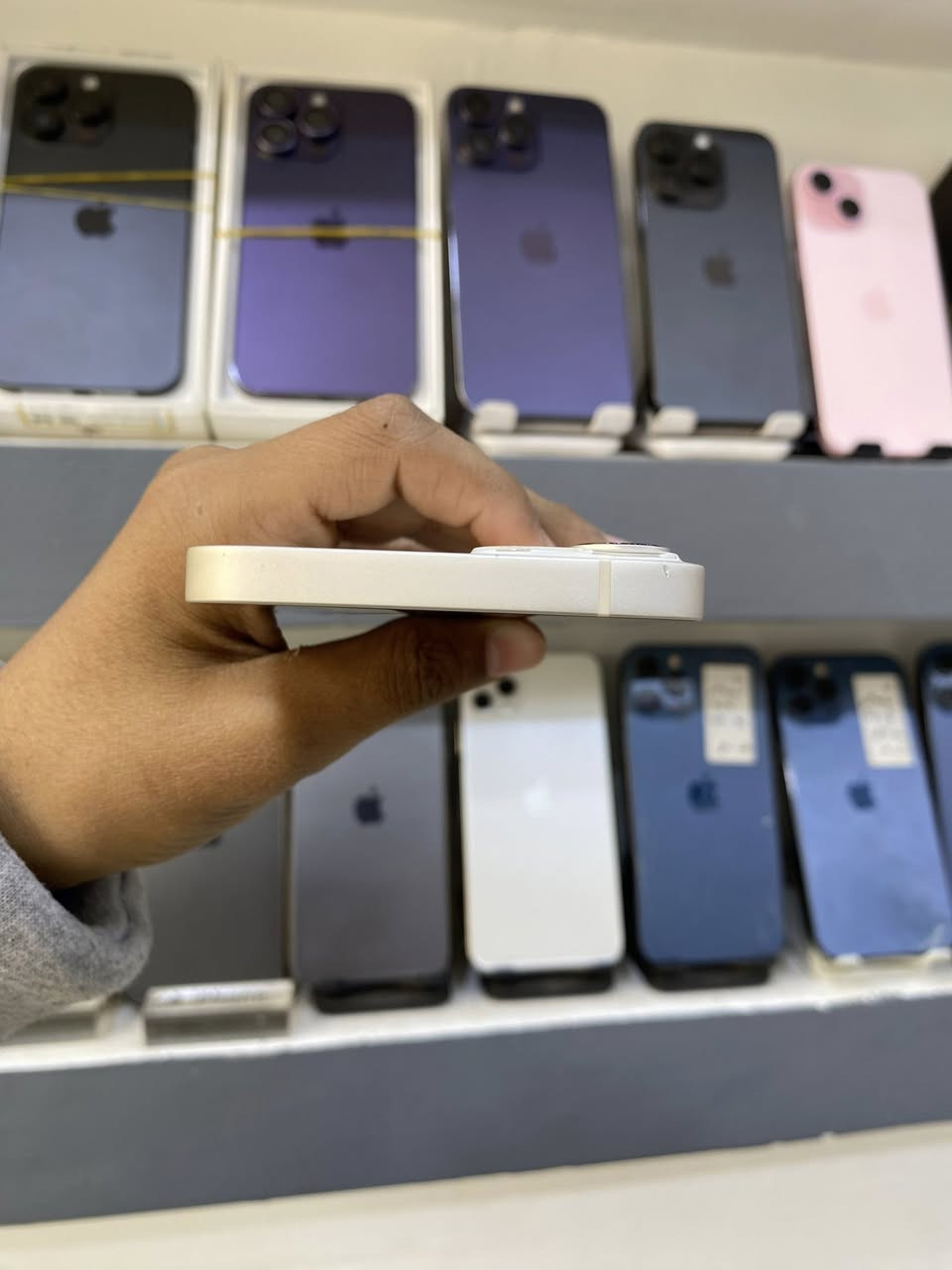 13 
كامرتين
ذاكره :128
بطاريه:86
جهاز شرق اوسط
ضمان شهر 
مكاني ديالى بعقوبه شارع الاوقاف مقابل دكتور احمد فوزي رقمي ***********فقط واتساب
سعر 500 وبي مجال
