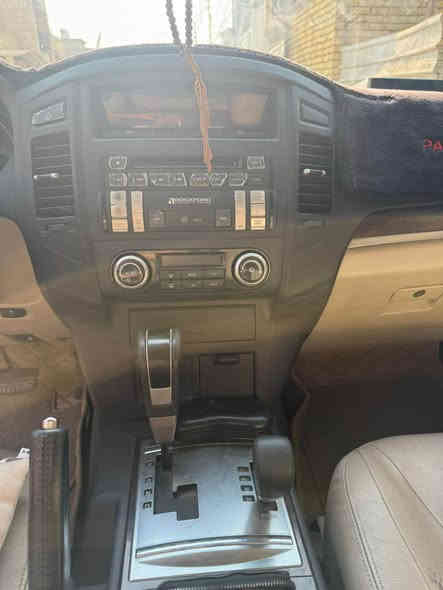 السلام عليكم 
باجيرو 2014 / رقم بغداد
نوع / حبتور
فول مواصفات
سلايت 
كشنات جلد
كشنات كهرباء 
اشاير بالمري
مري قلاب
سماعات دمام 
رقم وسنويه جديد
يعني سياره فول وجديده كلش ممتعوبه سونار بالمنشور
مكاني بغداد والسعر 170 وبيها مجال تعال ودلل 
شراي يتصل وماقصر وياه *********** / *********** بغداد
