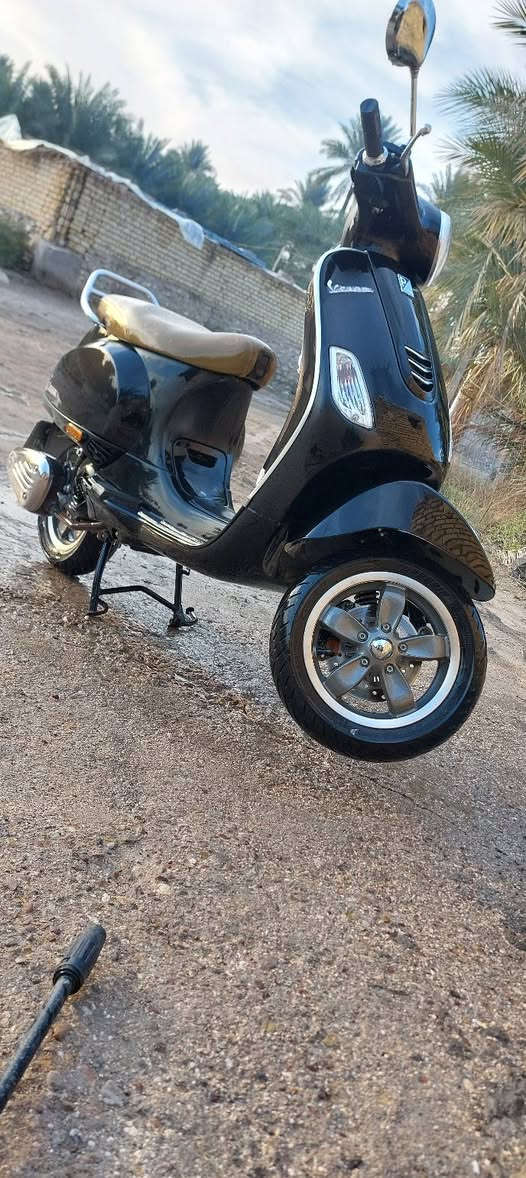 سلام عليكم 
دراجه فيسبا ايطالي مرقم 
 دراجه نضيفه ماشيه 7 الف فقط من شركة عجلة الخليج سعر مليونين و200
رقمي ***********
