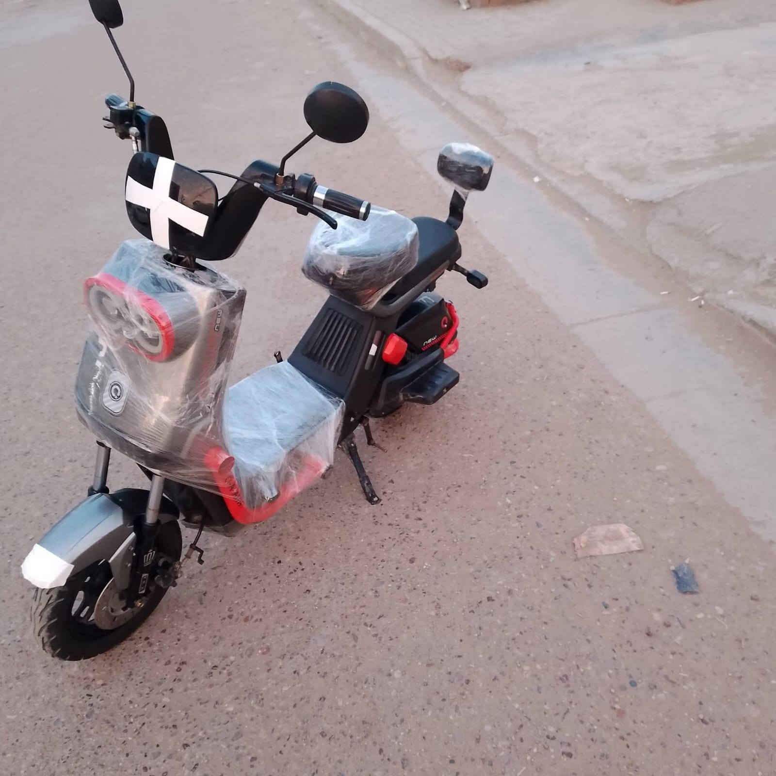 سلام عليكم ورحمة الله وبركاته دراجة شحن حجم ١٦ نضيفة اليوم بدلت بطاريات جدد احسن نوعية بلسوك سعرهة ٣٢٥ وبيهة مجال عنوان بغداد مدينة الصدر***********
