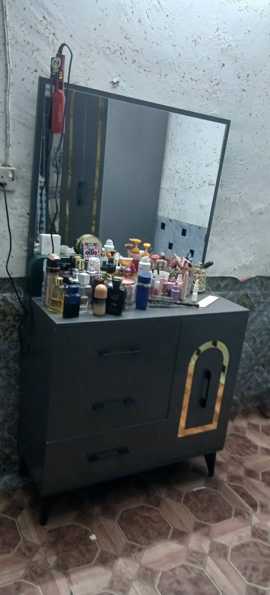 غرفه نوم استخدام شهر خمس قطع تخم للبيع خمس مقاعد.***********
