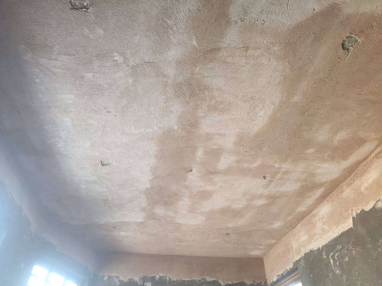 سلام عليكم خلفه متفرغ حالين لبخ جص بياض طلس***********
