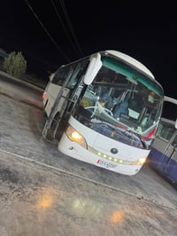 ، للبيع باص سعة 34 راكب، موديل 2016. السيارة جاهزة للعمل مباشرة، نظيفة...