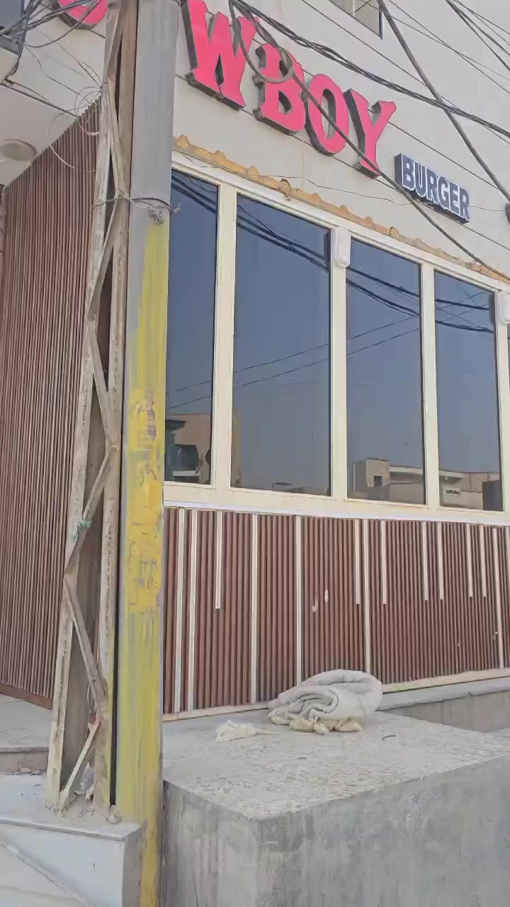 المحل للايجار بي سرقفلية 
عنوانة مثل ما موضح ام الخيل ساحة الاحتفالات 
للاستفسار الاتصال بالرقم فقط 
***********
