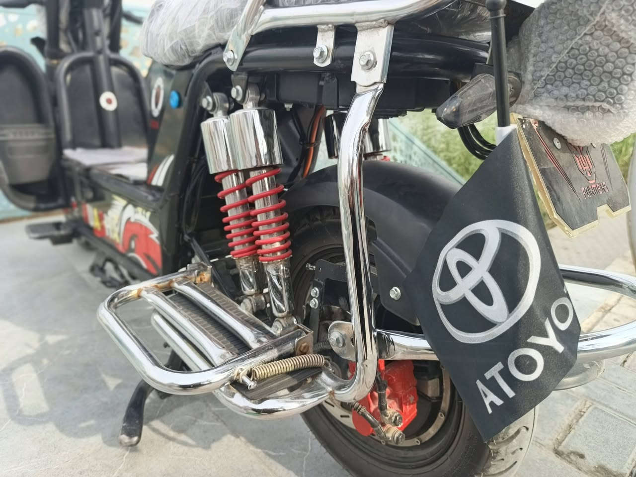 سلام عليكم
ماطور هيوشه٢٤ أبو بصمه ٥٧٥بي مجال بطاريات كلها ع فحص 

*********** شراي يكتب تم وإني أدخله
