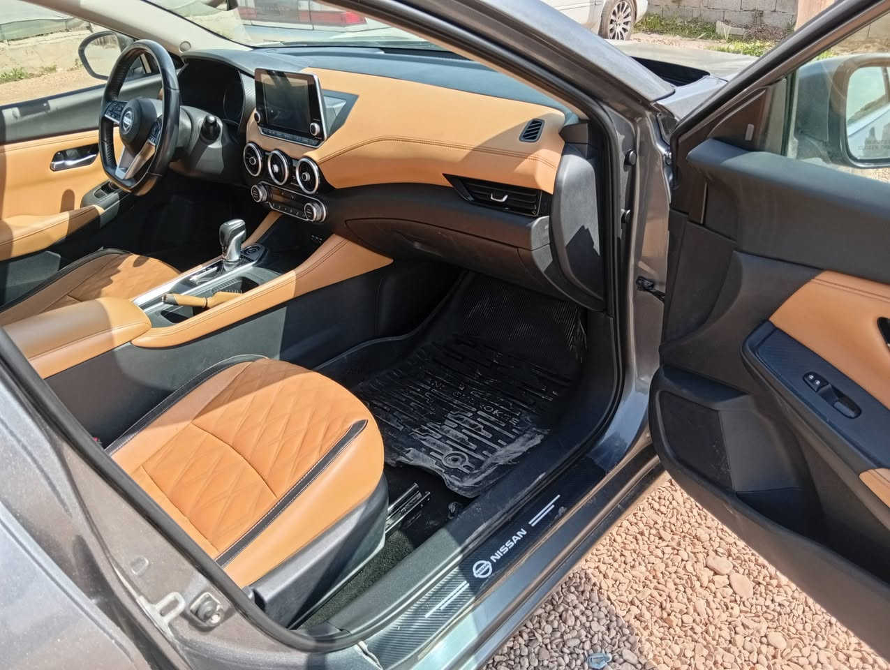 للبيع سياره نيسان سنترا موديل 2021  (رقم معوقين )فول مواصفات فتحة سقف داخل لونين تحديد مسار رادار مامي خلفي وارد امريكي احدثها تبديل بنيد معروضة 125 ورقة اتصال على رقم *********** أو ***********
