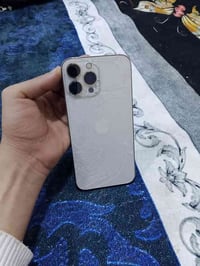 ايفون ١٣ برو ماكس ٢٥٦ بطارية ٧٧ الجهاز بلادي بس الضهر مفطر السعر ٥٥٠ و...