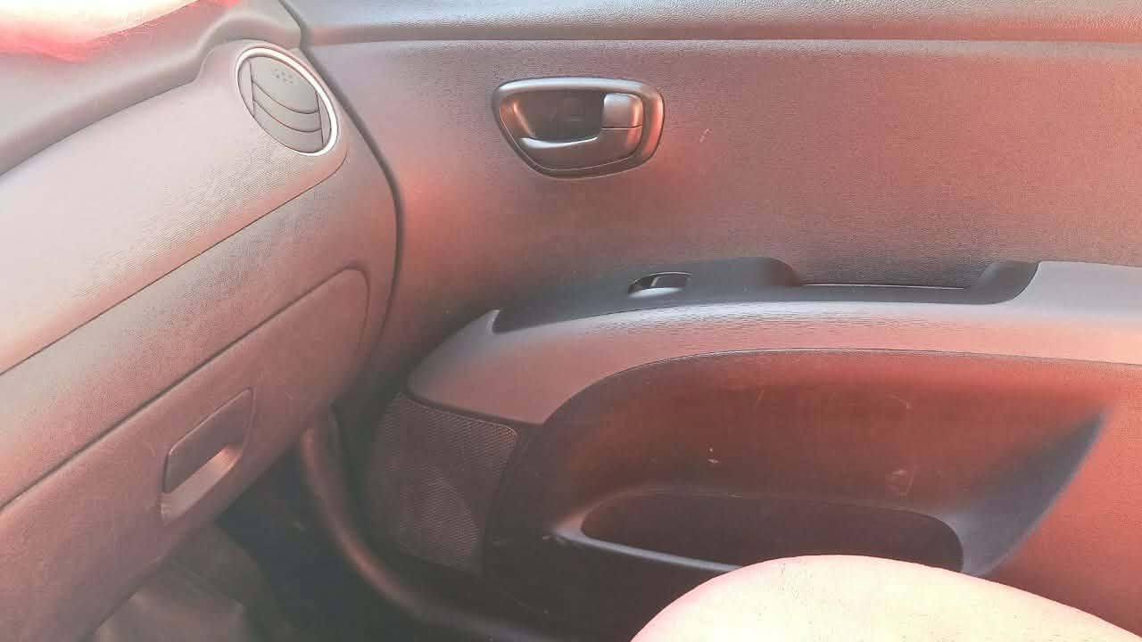 سيارة هيونداي  I10
ماشية 59 الف 
لون ابيض
بدون صبغ 
 الرقم بغداد 
سيارة جاهزة للا ستعمال
اطارات وبطارية جديدة
اسبير وجك وعدة الفتح
تبريد تدفءة
مقاعد جلد نظيفة
سيارة نظيفة جدا
السيارة باسمي 
دائرة المرور بالطوبجي
السعر 85$
الاتصال بالارقام 
***********
***********
أبو ياسر
