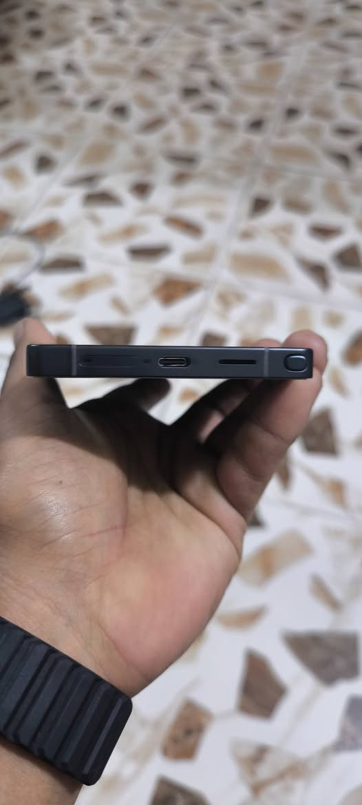 للبيع Samsung Galaxy S25 Ultra
سعة التخزين: 256 جيجابيت
الرام: 12 جيجابايت
الجهاز بحالة ممتازة، استخدام 5 أشهر فقط.
ما زال على الضمان.
نظيف جدًا ولا يوجد به أي مشاكل.
سبب البيع: التغيير.
بغداد حي العامل 
***********
سعر/1150بي مجال قليل
