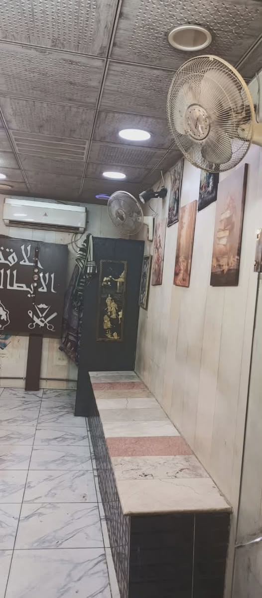 محل حلاقة البيع متكامل عليه رجل قويه سبب البيع عدم التفرغ بي حلاقين ثنين عنوان الشعلة شارع العام شارع60 قرب مجمع النور الطبي تفاصيل كاملة وتساب***********
