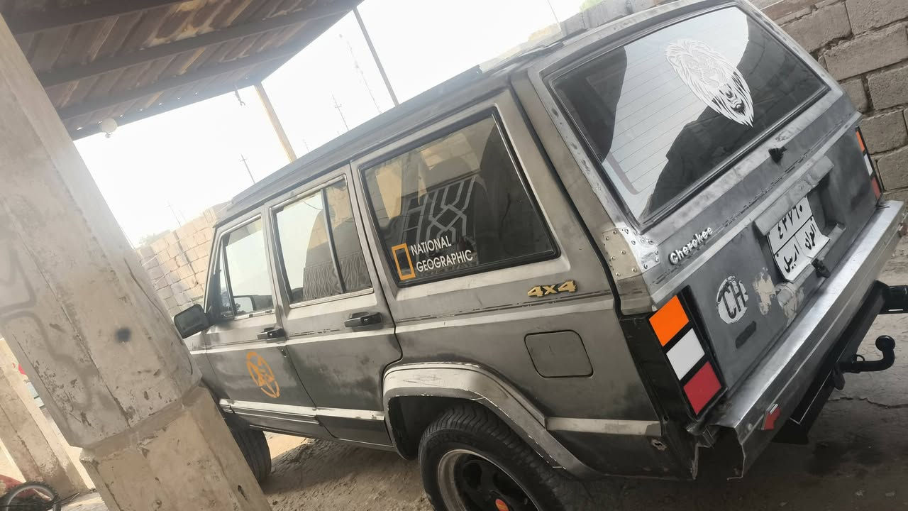 جيب شيروكي للبيع بيها ارقام وسنويه اربيل اصوليه بس لبليته مال الشاصي ضايعه اتكفلك سرقه  ابيع الموجود محرك وكير بلاد السعر ٢٢ بيها مجال حك الجيه ***********
