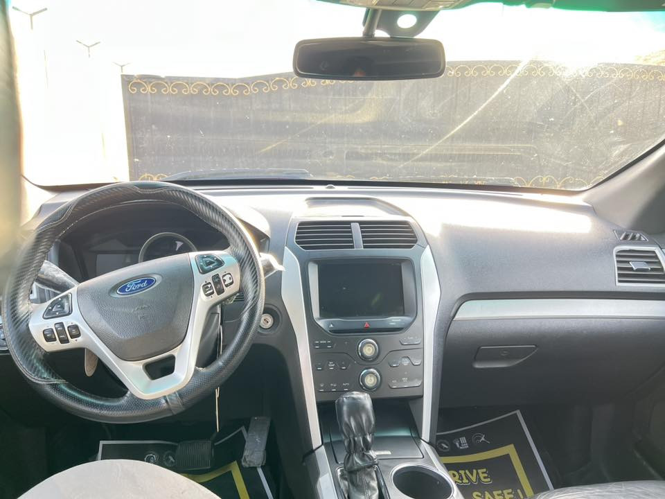 السلام عليكم
من انظف الفوردات الي بهذا الموديل 

فورد اكسبلور 🇺🇸 2012 لون اسود ملكي XLT 

 🛑 السيارة بدون حادث فقط بارد قليل 

السيارة جاهزة 

⬛️  محرك گيرر مكفوول  ( v6 ) 

⬛️ كشنات جلد اسود ملكي 🤴 

⬛️ تدفئه كشنات امامي  + كشنات كهرباء 

⬛️ شاشه كبيره + سستم صوت سوني

⬛️2 جام امامي AUTO 

⬛️ تبريد 3 قطع  قبل اسبوع علية ادامة كاملة 

⬛️ تحكمات لمس 

⬛️ لايتات زنون جديده بيها ضمان 2 سنه 

⬛️ مري كهرباء +اشاير بل مري 

⬛️ حساس  خلفي
 
سياره رقمها اربيل الجديد  ب اسمي تحويل شوكت متحب

عنوانها 📍بغداد العامرية

سعر السياره  140 💵 وبيها مجال 

📞هـ ***********
 هـ ***********
