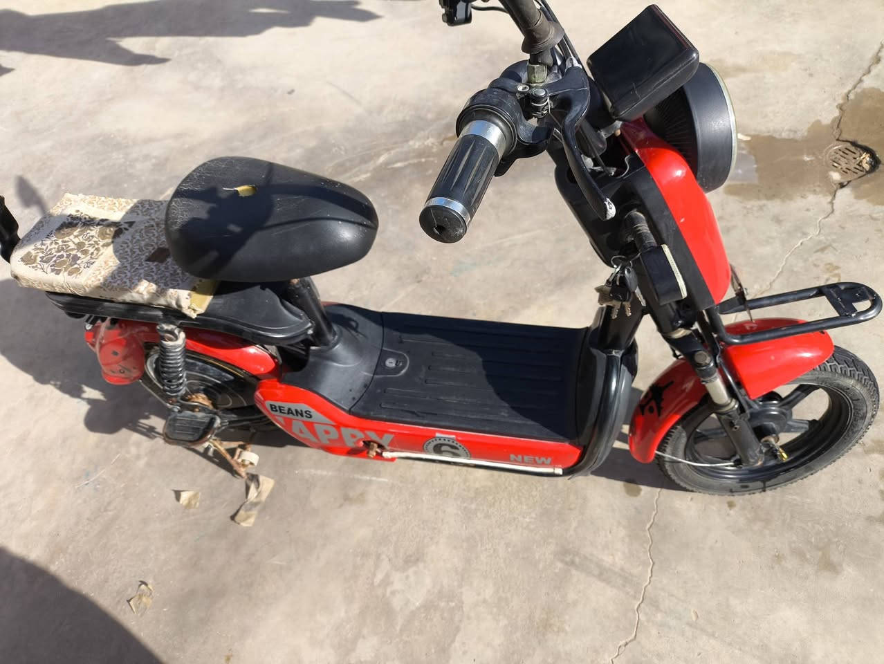 دراجة شحن للبيع
شغالة بدون اي مشاكل 
الحجم 14 اشارة يمين يسار هورن بريكات وره بنز وكدام تاير خلفي جوبلس دراجة حلوة ونضيفه

هذا رقمي للشراي 
***********
