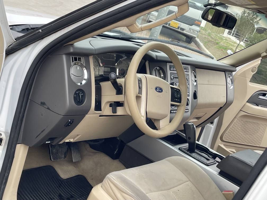Ford Expedition 2013 
فۆرد ئیکسپدیشن فوول مواسەفات بۆ فرۆشتن
سڵاید  و ناوزەرد و دەبڵ ئەکسل و سێ ڕیزکوشن و تەبرید مەرکەزی هتد...
سەیارەکە زۆر جوان و تازەیە تەنها یەک پەڵە بۆیاخی هەیە، سارد و تەعدیل و چاڵی نیە
108,000 ڕۆیشتووە و هی دەس خۆمە و هەموو شتێکی بەشەرت 
هیچ گڵۆپێکی ناو داشبوڵ ئیش ناکات تەنانەت گڵۆپی مەکینەش ئیش ناکات
 سەنەوی و ڕەقەم و ژینگەوڕێگەوبانی تازەیە سعریشی 154$ 
ژ.م/ ***********
*********** السليمانية, العراق
