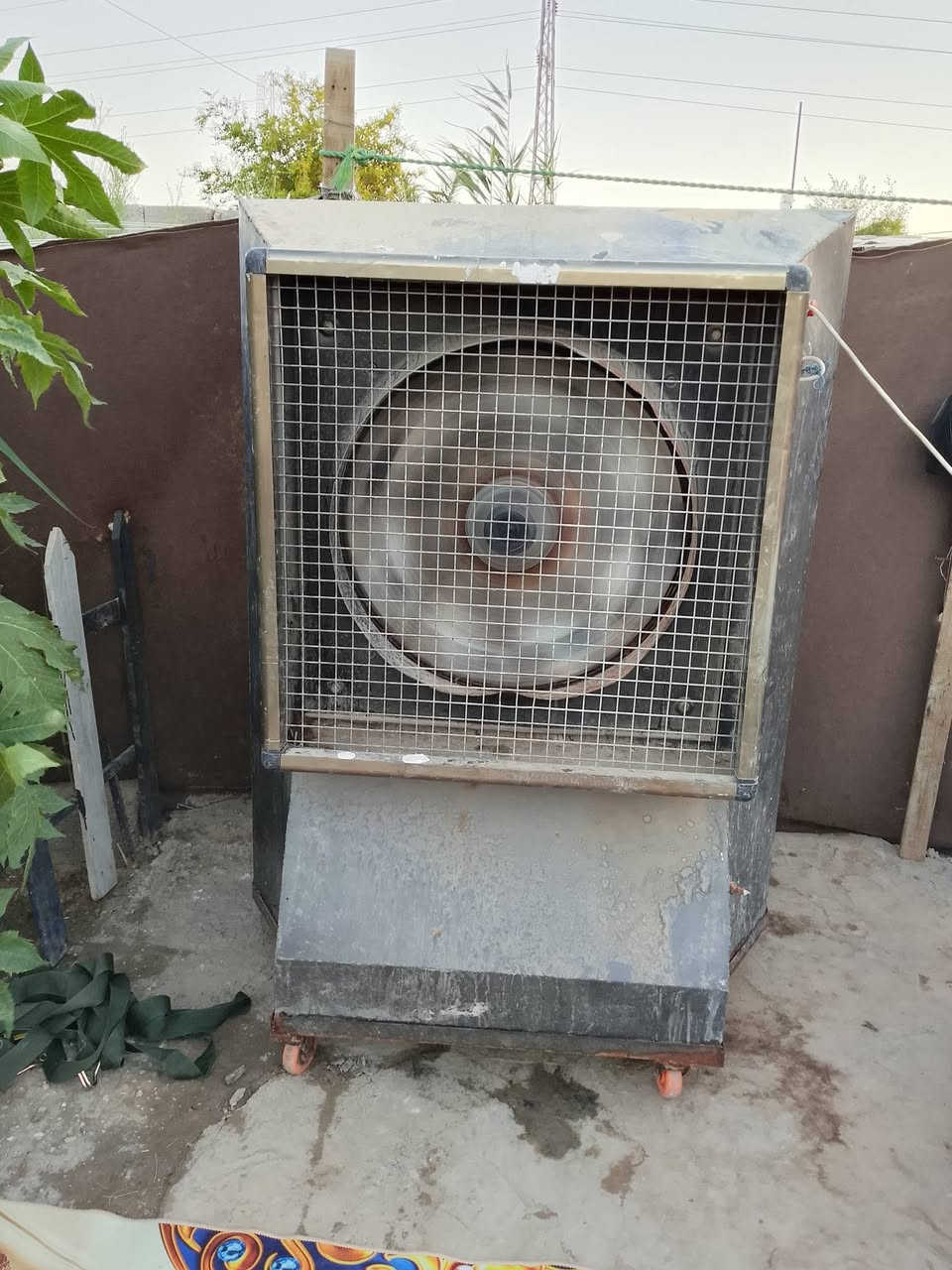 مبرده للبيع القياس ارتفاع متر ونص والعرض متر وربع اخت الجديد ماداخله تصليح ابد السعر 400 وبيهه مجال بصيط الرقم *********** متواجد بس عل اتصال مكاني ديوانيه

