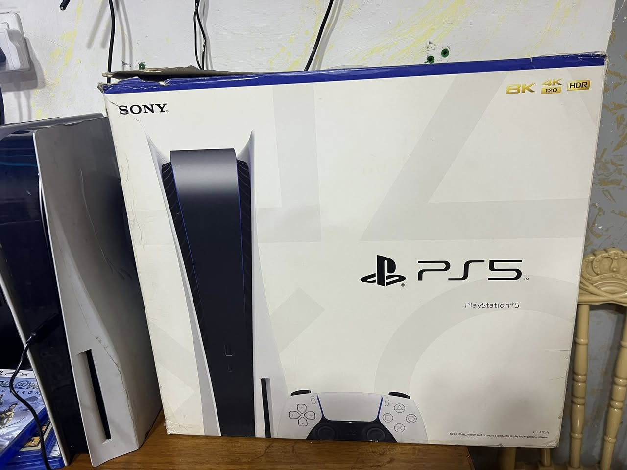 سلام عليكم بلي 5 فات ذاكره 1 تيره الاصلي مو اوربي معه جوستك اصليه مال جهاز معه 3 العاب مكاني بغداد الحريه 
***********
السعر 525 قفل
