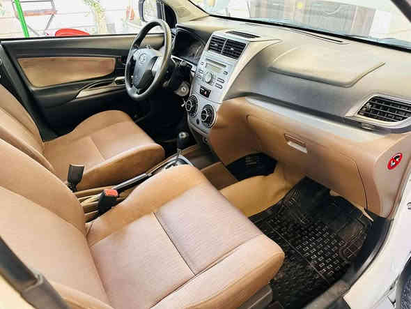 تويوتا افانزا 2016 خليجي ساز مكفولة من كل شيء  ماشيه 150 سيارة جديدة المحرك والكير على وضع الشركة ما مفتوح أي شيء بيه 7 راكب سعرها 125 ورقه *********** بغداد
