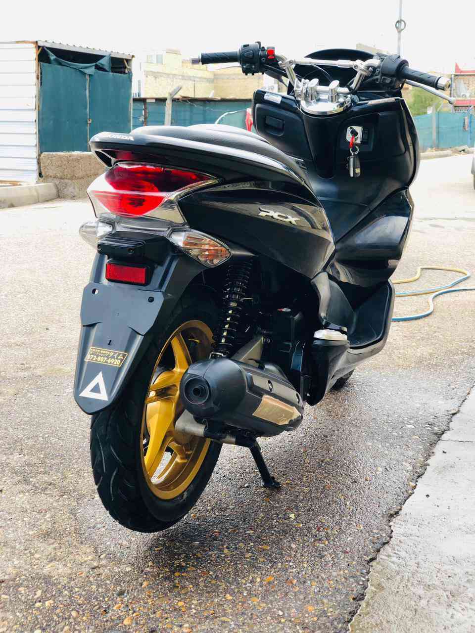 السلام عليكم
دراجهPCXالجيل الأول دراجه نضافتها100%صارلها شهرين من طالعة من الوكيل دراجة برغي ما مفتوح الدراجة نوزل بيها حساس اطفاء عند الوقوف
زارعلها عدسات زنون الدراجه مكفوله كفاله عامه 
سعرها 14ورقه
***********
ملاحظة: المو شراي لا يكسر بل سعر رجاءٍ
